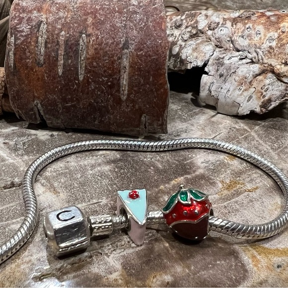 NEW Authentic Chamilia- Key Lime Pie Opaque Mint Strawberry Vanilla Enamel 925 - Picture 2 of 6